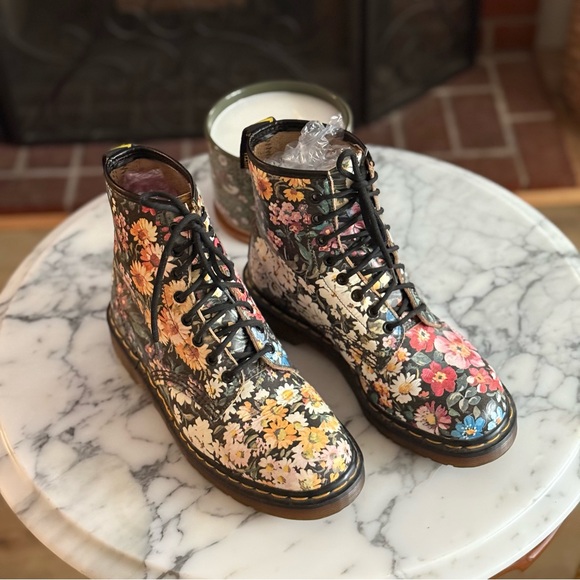 Dr. Martens RARE Vintage Floral Combat Leather Boots - Picture 2 of 9